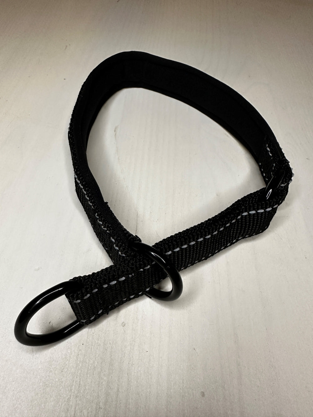 Halsbånd halvstrup with metal hardware and adjustable strap