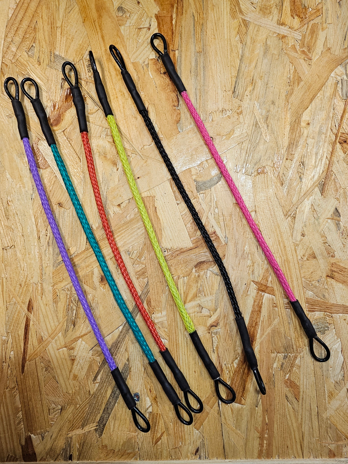 Nakkeline 3 mm hulflettau plast/plast
