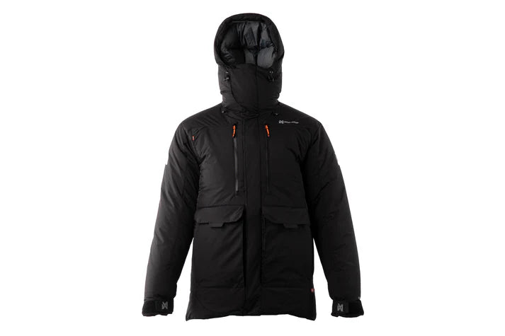 Arctic jakka 3.0 jacket on a mannequin, showing front view and details.