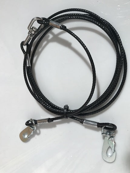 Oppstallingswire for one dog, a sturdy metal tethering wire with clips.
